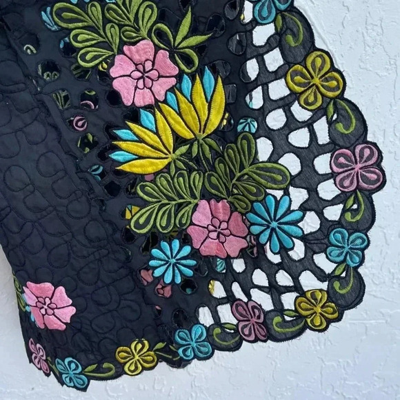 International Apparel Mart Womens Embroidered Floral Top Blouse Black Sz Small - Picture 8 of 11
